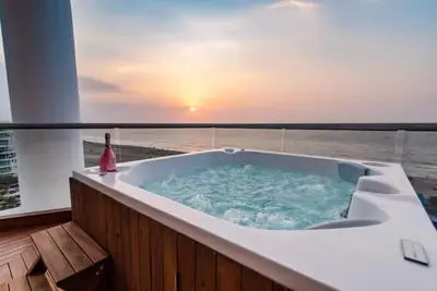 Image de Sonesta luxurious penthouse with jacuzzi front sea