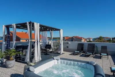 Image de A1 luxury apartment with jacuzzi and sun terrace, 2 min walk to the beach