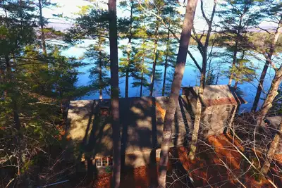Image de Water's Edge Cottage with gorgeous lake views