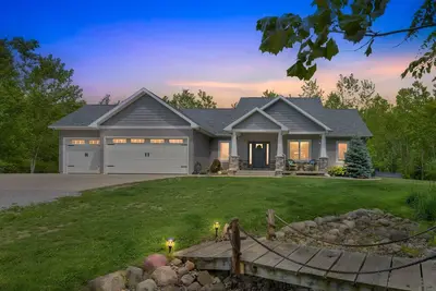 Image de New! Lakeside Retreat with Hot Tub & Game Room