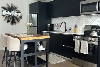 Image de 16th Floor 1-bedroom apartment in lovely Midtown with Ac, WiFi, Pool near Fox