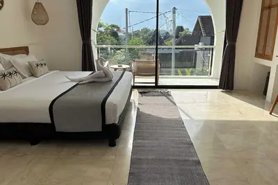 Image de Chic 1br Villa with Pool and Starry Night Balcony At Berawa