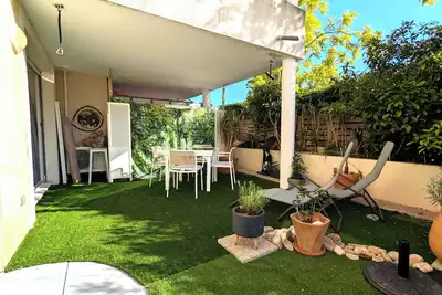 Image de Appartement pour 4 avec beau jardin