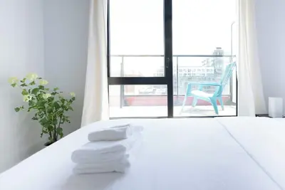 Image de Stylish 1 Br in Old Port Montreal