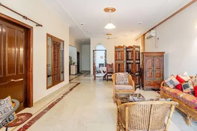 Image de Spacious Fully Furnished Serviced Bungalow In Gurgaon With a Lawn