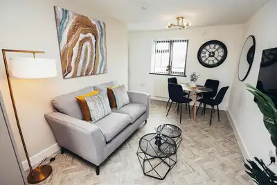 Image de Hen & Chickens Luxury Apt Free Parking | By DerBnB