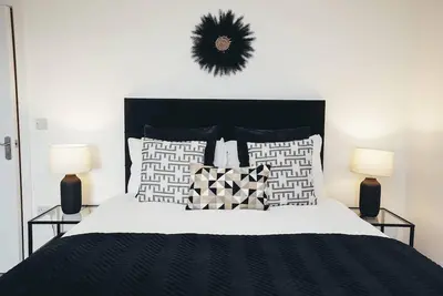 Image de Hen & Chickens Luxury Apt Free Parking | By DerBnB