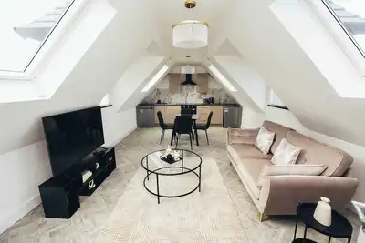 Image de Hen & Chickens Luxury Apt Free Parking | By DerBnB
