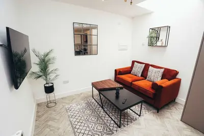 Image de Hen & Chickens Luxury Apt Free Parking | By DerBnB