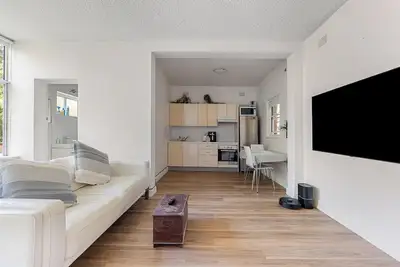 Spacious and Idyllic Unit in Little Manly
