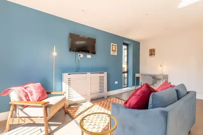 Image de Pass the Keys | Chic Retreat Surbiton London, 1 minute to station