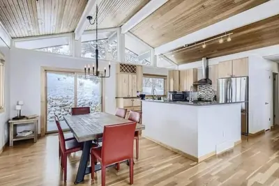 Image de Stunning 4 Bdr/2 Ba Mountain Retreat