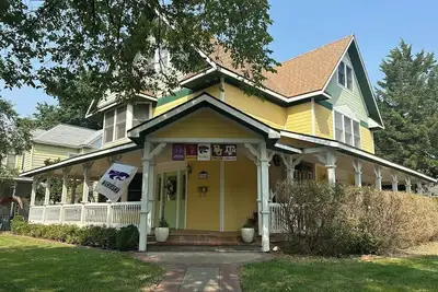 Image de Convenient Victorian suite near City Park, Aggieville, Campus and Downtown