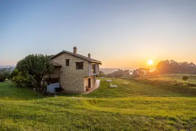 Image de Intimate retreat overlooking the sea