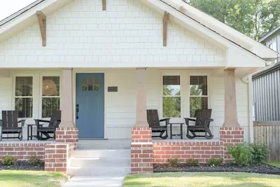 Image de Charming Restored Craftsman-Walk to Dining-Shops- in Rose District