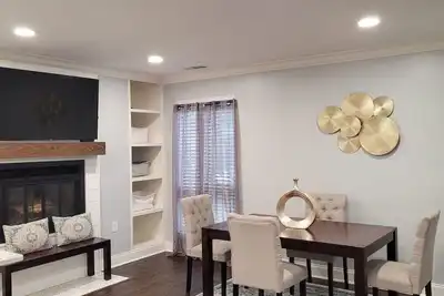 Image de Perfectly located minutes from the Inner Harbor, Ravens and Orioles stadium.