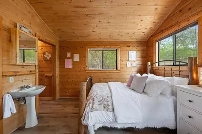 Image de *New Sunrise Lodge - Dawn Suites | Lake Views