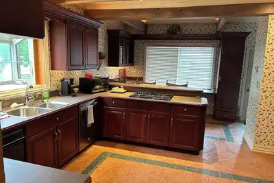 Image de Spacious 4-bdrm house & Lake view sitting area in backyard & lake access nearby