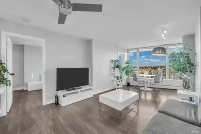 Image de ~Vibrant 2br Condo in the Heart of Vancouver