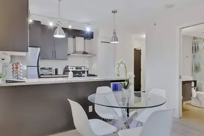 Image de ~2br Urban Sanctuary in Downtown Vancouver w/ Pool