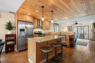 Image de Spacious 4-bedroom townhome located in Waterville Estates!