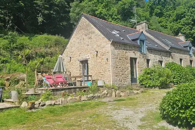 Image de Ker Adèle : longère cosy au cœur d'un bois