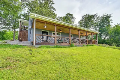 Image de 6 Mi to Lake Liberty: Pet-Friendly Home w/ Yard