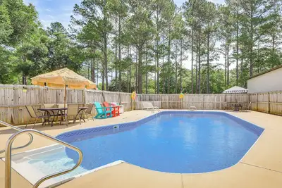 Image de 10 Mi to Mobile Bay: Family Apt in Silverhill!