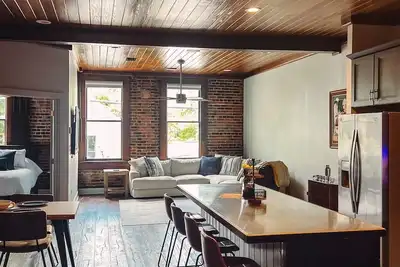 Image de Spacious Luxury Condo in the Heart of Downtown Hammond!