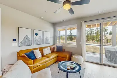 Image de Inviting Condo with Mountain Views, Fireplace & Space for the Entire Family