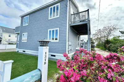 Image de Plum Island Cottage 2 Br, walk to beach