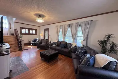 Image de College Hill Creole - Hot Tub! Massage Chair! Fire Pit! Amazing Outdoor Space!