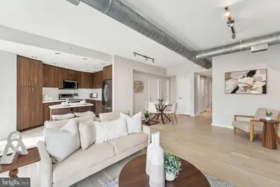 Image de Spacious 2-bedroom condo in Arlington. Close proximity to the Nation's Capital.