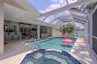 Image de Villa Nine Palms - Pet Friendly Heated Pool Home with Spa & Tv outside! - Swfl Rentals