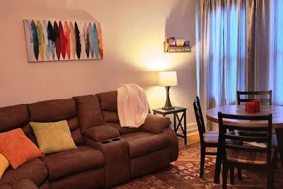 Image de Charming 2-bedroom apartment with equipped kitchen and Ac, in Cumberland, Md.