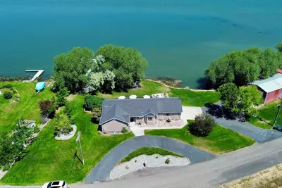 Image de Riverfront Retreat in Burley, Id – Walkout Basement, Dock & Peaceful Views
