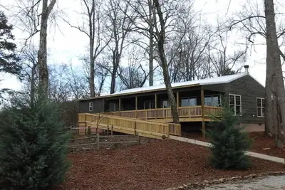 Image de Hummingbird Cabin – Hot Tub & Scenic Views