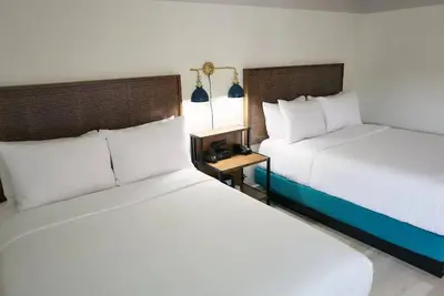 Image de 2 Contemporary Units with Heated Pools & Easy Access to San Francisco Sites