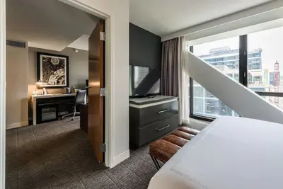 Image de 2 Suites with Rooftop Lounge & Beautiful Views of Chicago Skyline