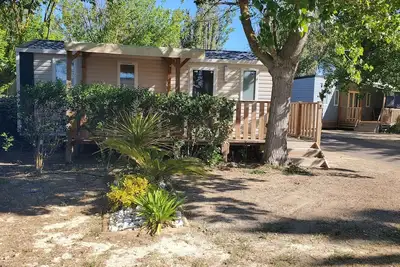 Image de Mobile Home 'Laco34' avec piscine partagée, terrasse privée et climatisation