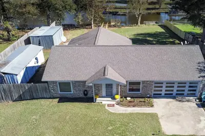 Image de Riviera Retreat: Splay, Play & Stay at the Lake