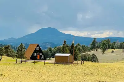 Image de 9, 000 feet Retreat Above It All