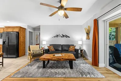 Image de Pineview on Baycolt- great parking with hot tub near downtown and golf course