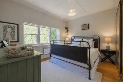 Image de Charming Fig Tree Cottage with WiFi & Parking