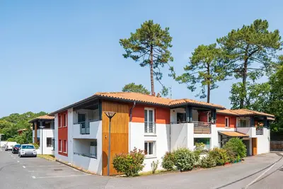 Image de Appartement 'Charmant T2 Au Calme' avec terrasse privée, jardin privé et Wi-Fi