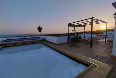 Image de Vacances 'Aurora' avec vue sur les montagnes, piscine privée et terrasse privée
