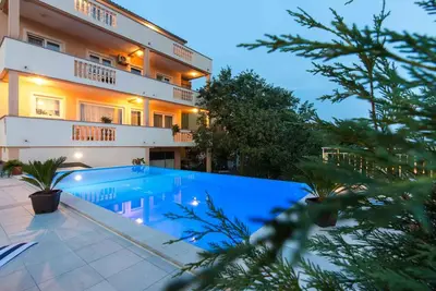 Image de Appartement de vacances Appartement dans une rue calme avec piscine privée