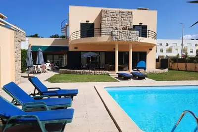 Image de Seabreeze Villa in Esposende – Pool, 100m to the Sea, Sleeps 10