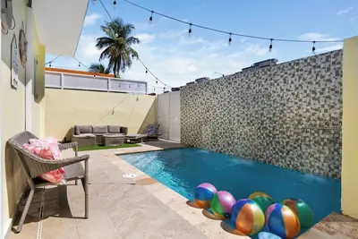 Image de Family Home|4 Br | Near to the Airport| Pool|