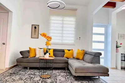 Image de La Casa de Ada Near Airport & Beaches Charming 3-bedroom house with Ac andWiFi